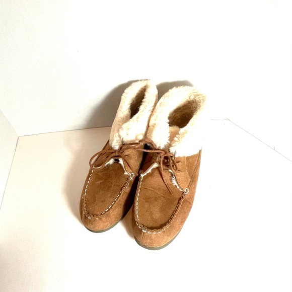 TrueCraft Ultra Plush Faux Fur Moccasin Slippers Cozy Brown Sz 10M. - Picture 2 of 10